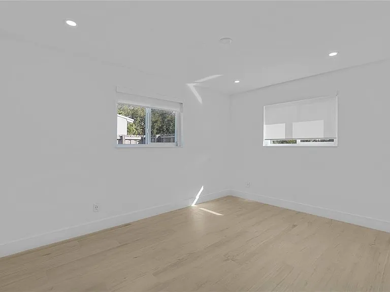 1116 N 31st Ave — Photo 15