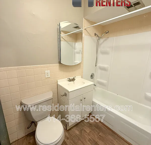 1637 S 68th St #LOWER — Photo 11
