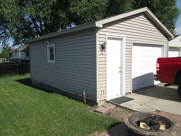 1.5 Car Garage
