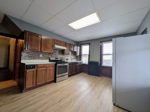 212 S Front St FLOOR 1