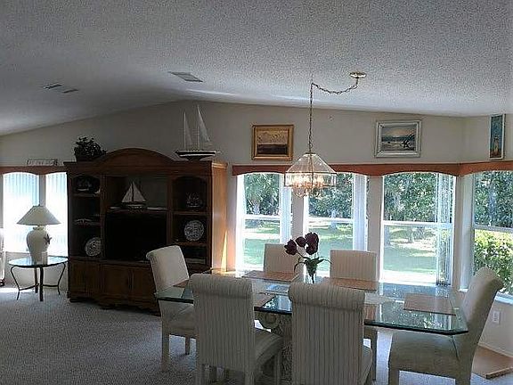 3rd image of 2 Galemont Dr