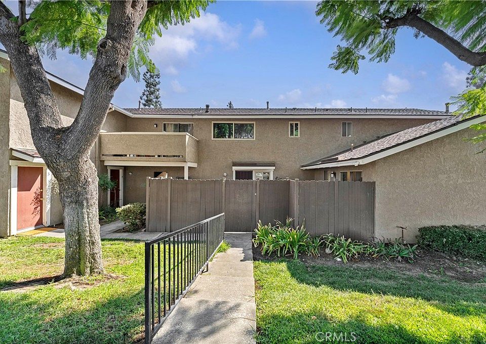 1st image of 3088 Gladstone St APT 2