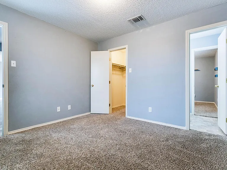 1221 Elmo Ln — Photo 23