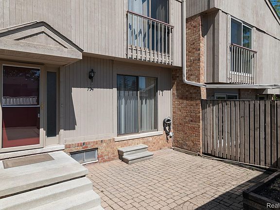3rd image of 794 Oak Brook Ridge Dr