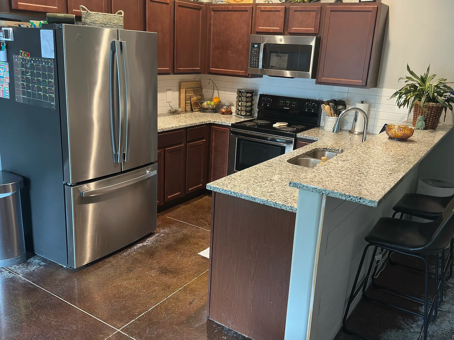 3 bed, 2308 sqft, $1,400 — Photo 2