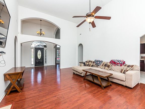 4th image of 1104 Stillwood Dr