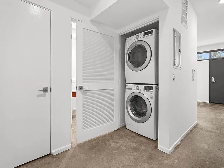 Echo Designer Loft Apartments — Photo 20