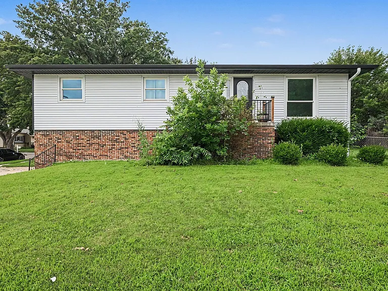 10808 Hogantown Dr — Photo 1