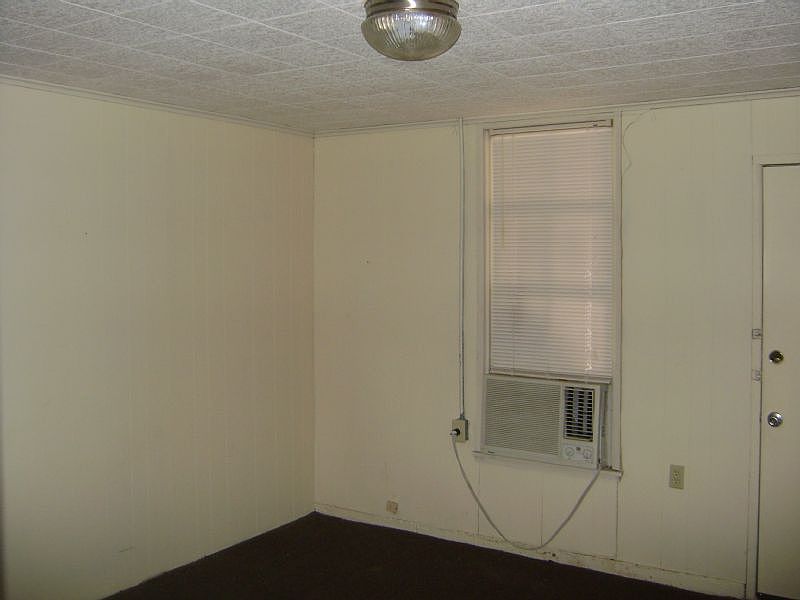 2nd image of 3721 N Magnolia St