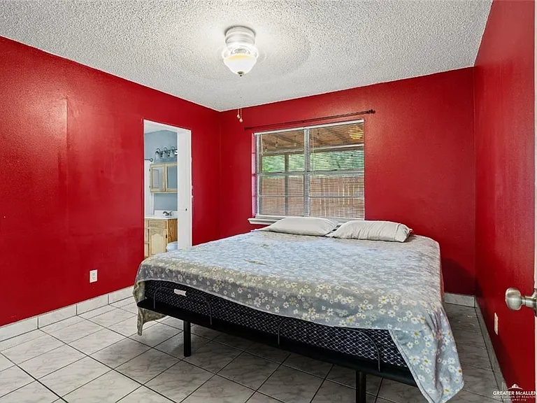 1014 E Peter St — Photo 13