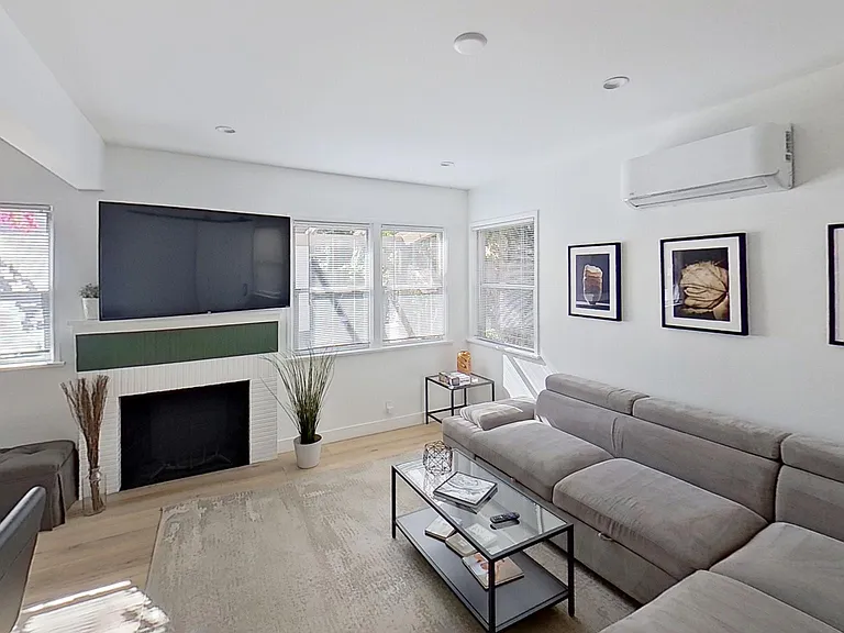 10863 Kling St #4 — Photo 10
