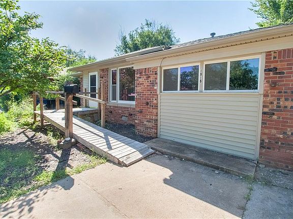 3rd image of 1916 Andover Ct