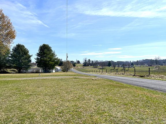 4th image of 122 River Hill Rd