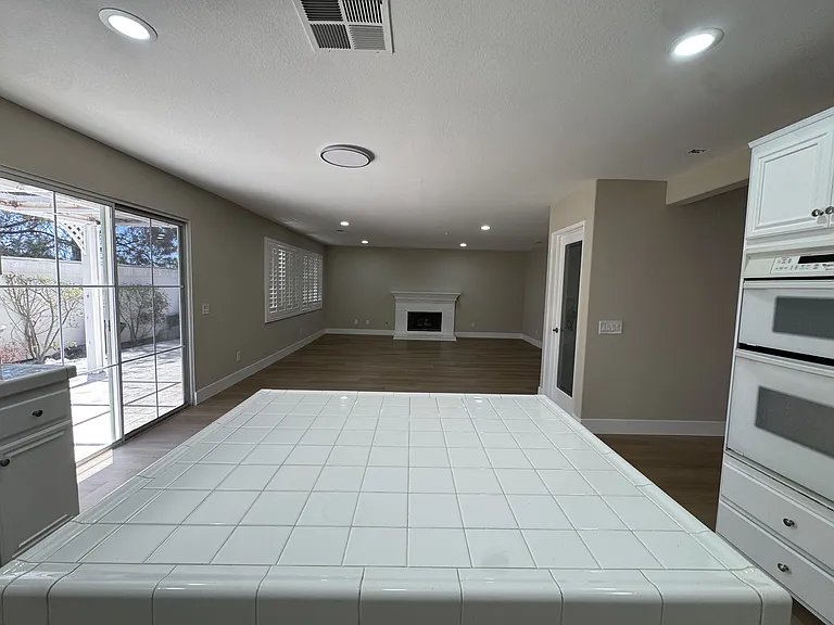 Kitchen Facing to the family room