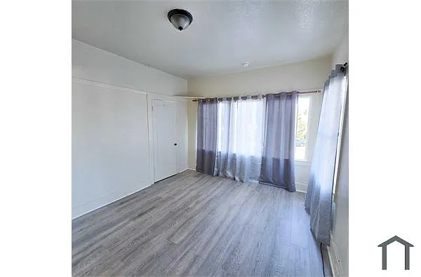 Building Photo - 5125 Bancroft Ave #3