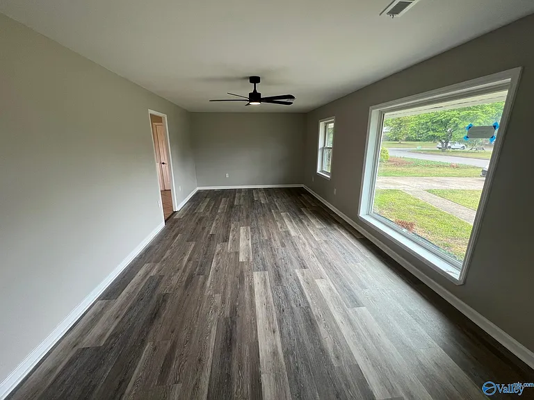 2211 Penhall Dr NE — Photo 2