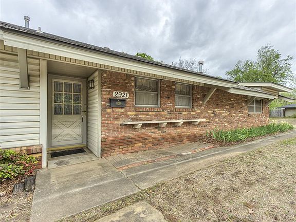 4th image of 2921 N Woodcrest Dr