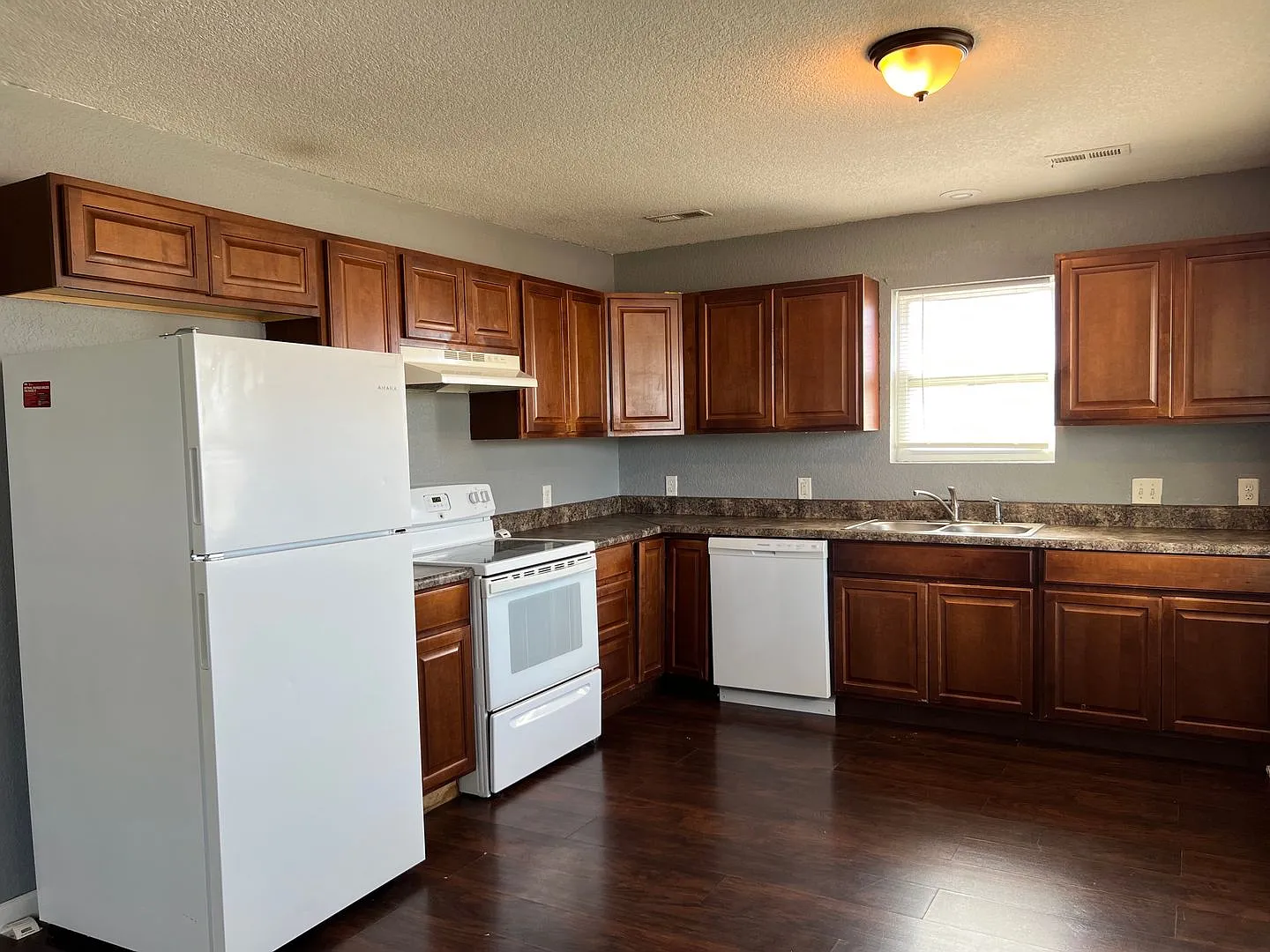 3 Bedroom 2 Bathroom home — Photo 2
