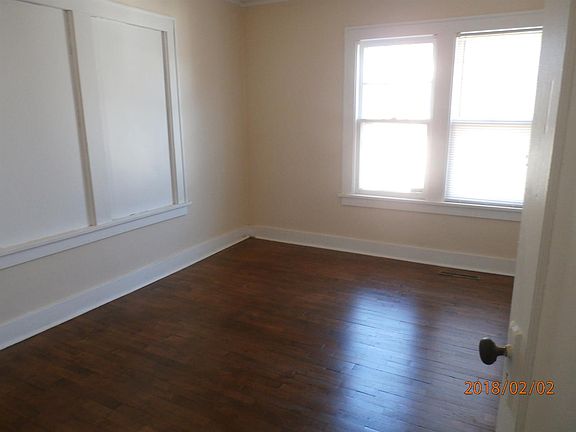 5th image of 404 NE 10th St