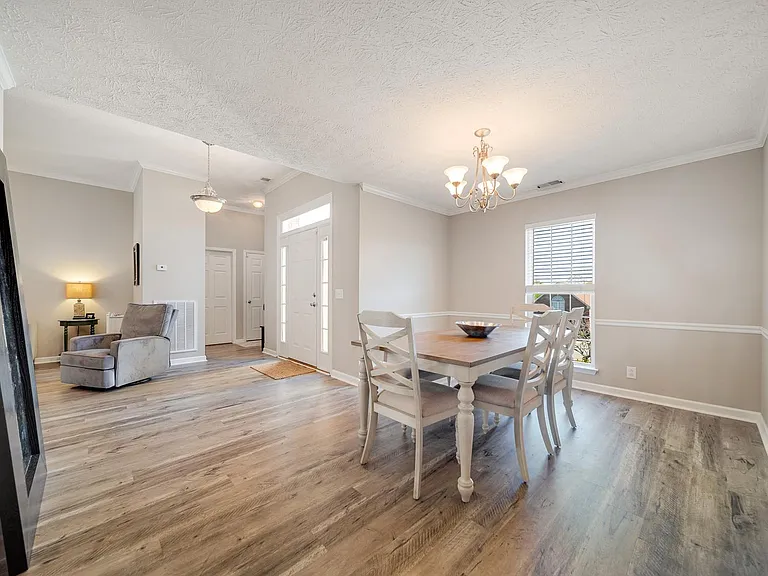 1013 Marshall St — Photo 3