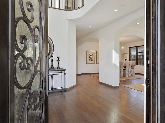 3rd image of 389 Vine St