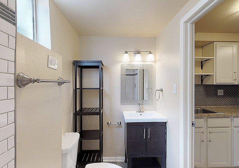 wh_elms_unit1039_543sf_bath2_1200x675