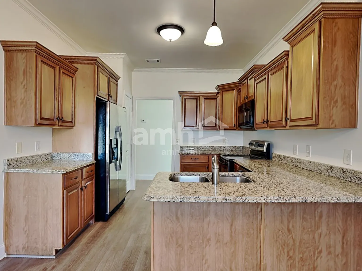 4 bed, 2.5 bath, 2320 sqft, $2,585 — Photo 3