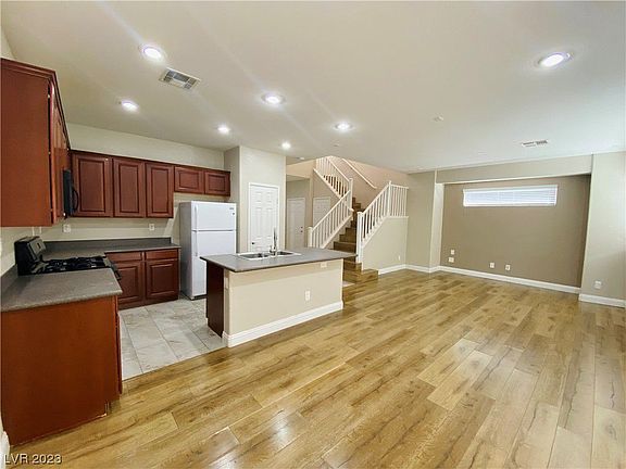 3rd image of 9257 Weeping Hollow Ave