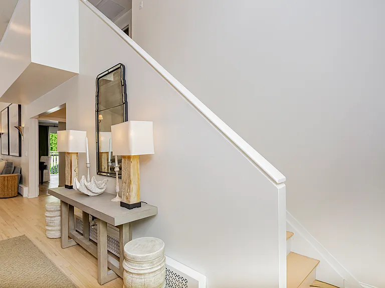 331 Meadows W — Photo 32