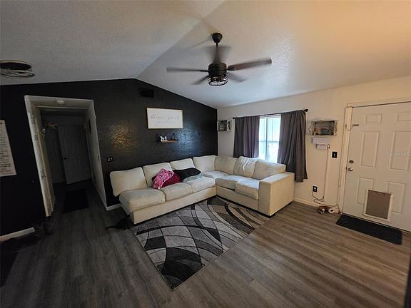 3rd image of 720 SE PINE AVENUE