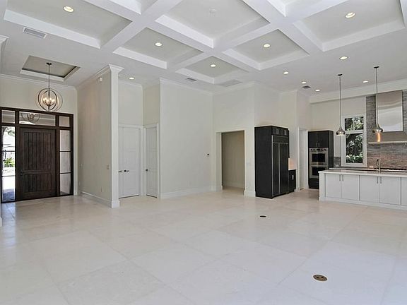 3rd image of 880 Old Oak Ln
