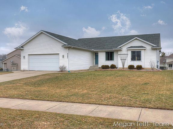 3rd image of 2207 Spyglass Dr SE