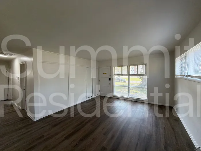 3 bed, 1.0 bath, 1214 sqft, $1,545 — Photo 3