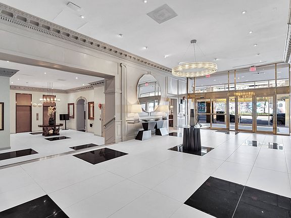Luxe lobby