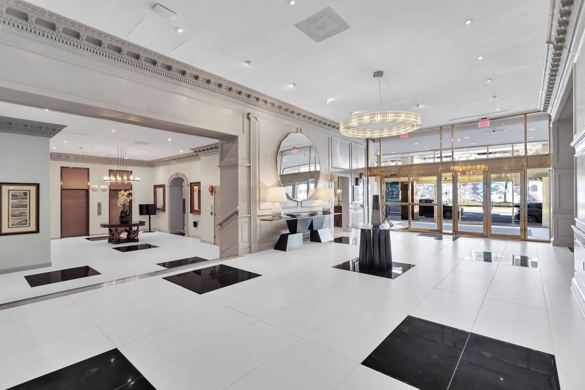 Luxe lobby
