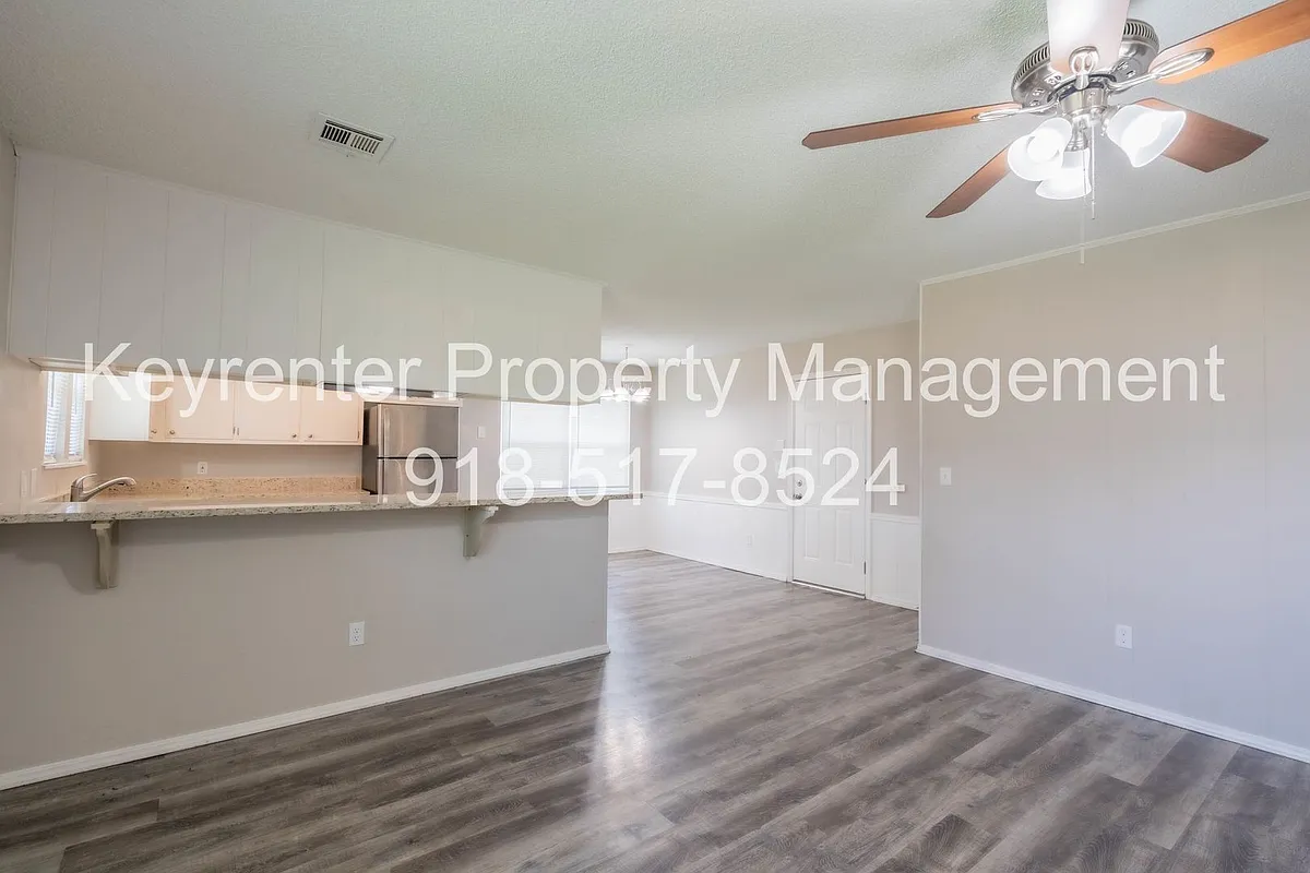 Building Photo - 1707 S Nogales Ave