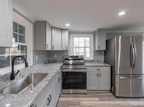 111 Fire Ln, Stony Point, NC 28678