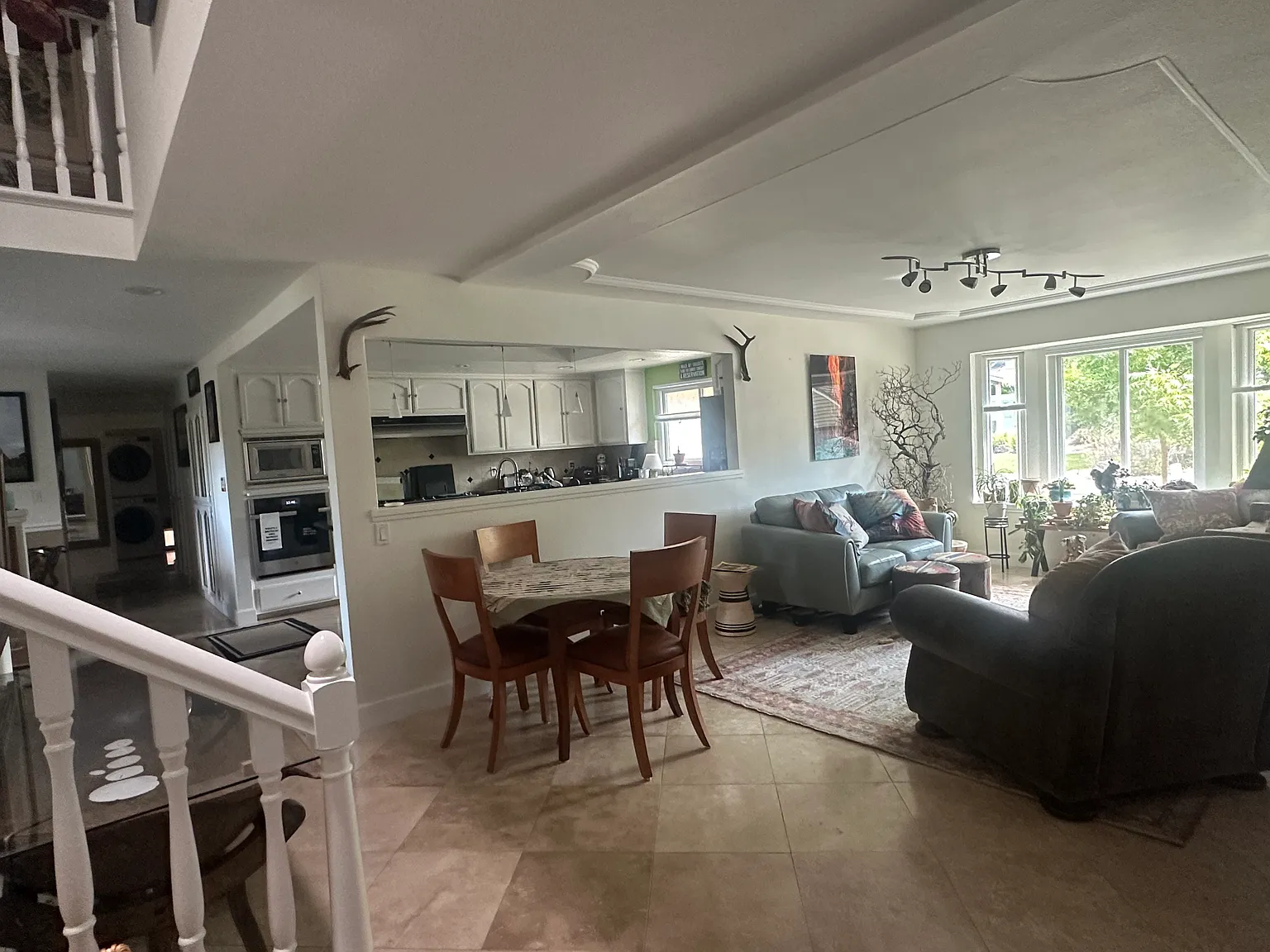5 bed, 3500 sqft, $5,400 — Photo 2