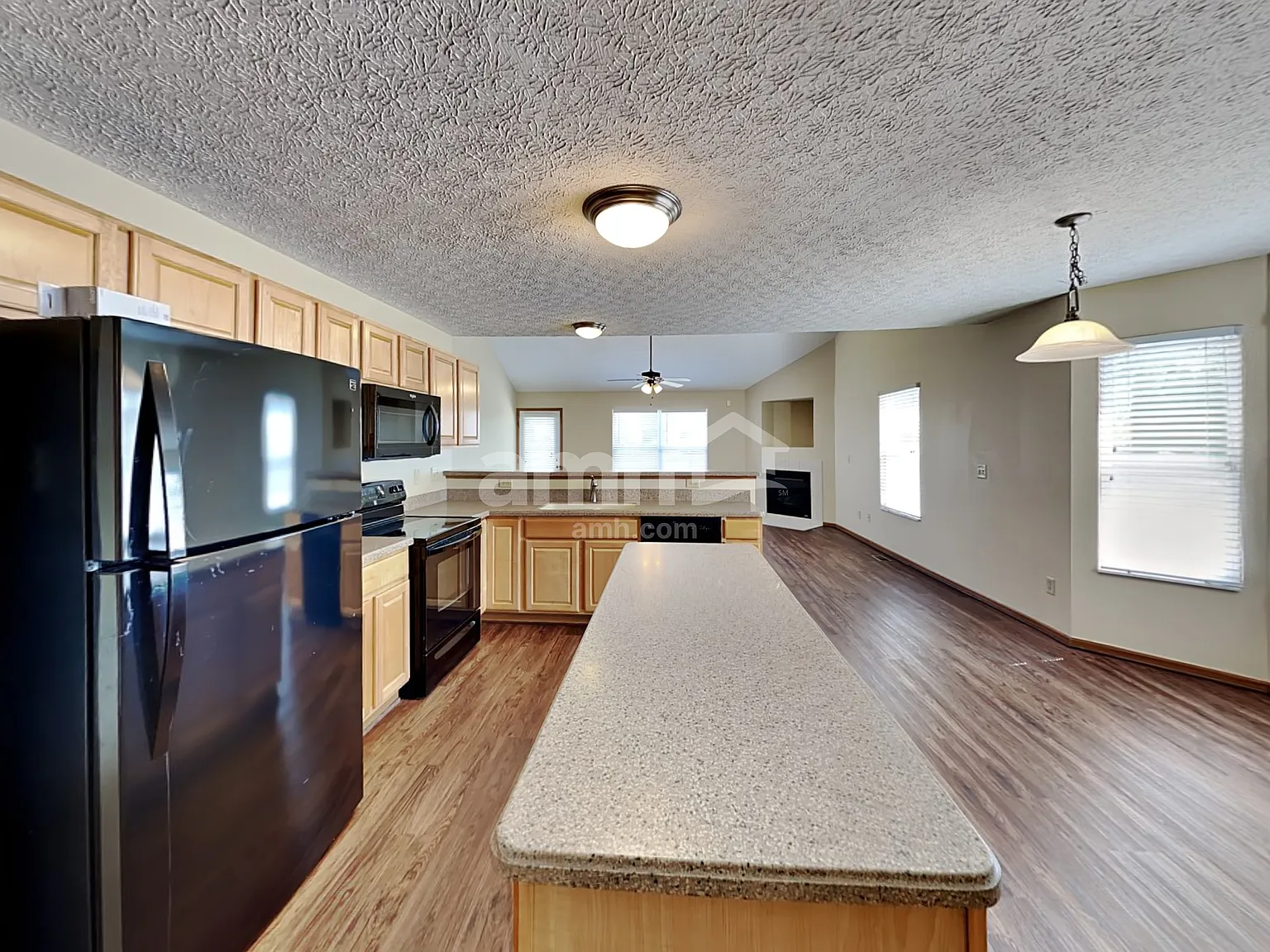 3 bed, 3.5 bath, 2000 sqft, $2,575 — Photo 3