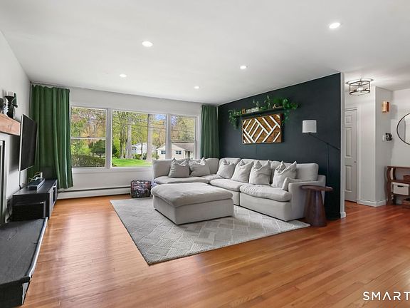 5th image of 19 Ravenwood Road