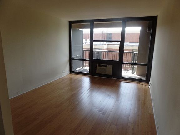 5th image of 3001 S Michigan Ave Unit 403