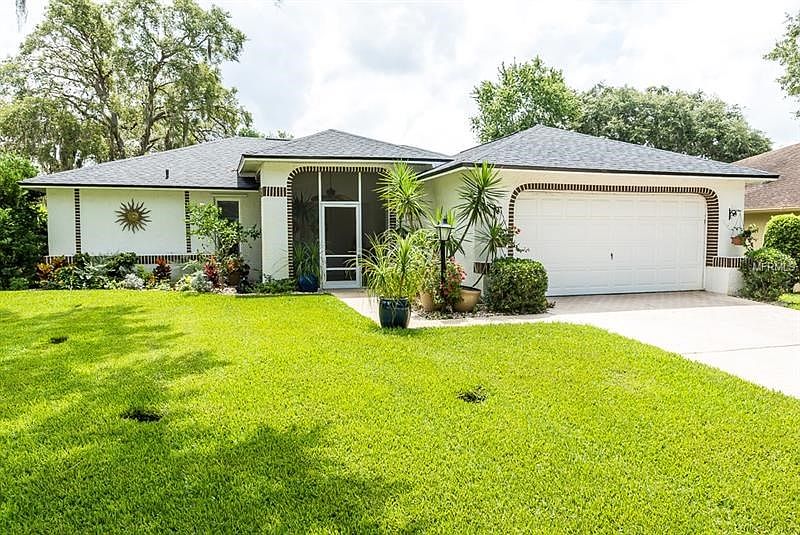 3585 Oak Lake Dr. 2 bedrooms, 2 baths, and a 2 car Garage. Convenient to the Community Lake Lodge & pool