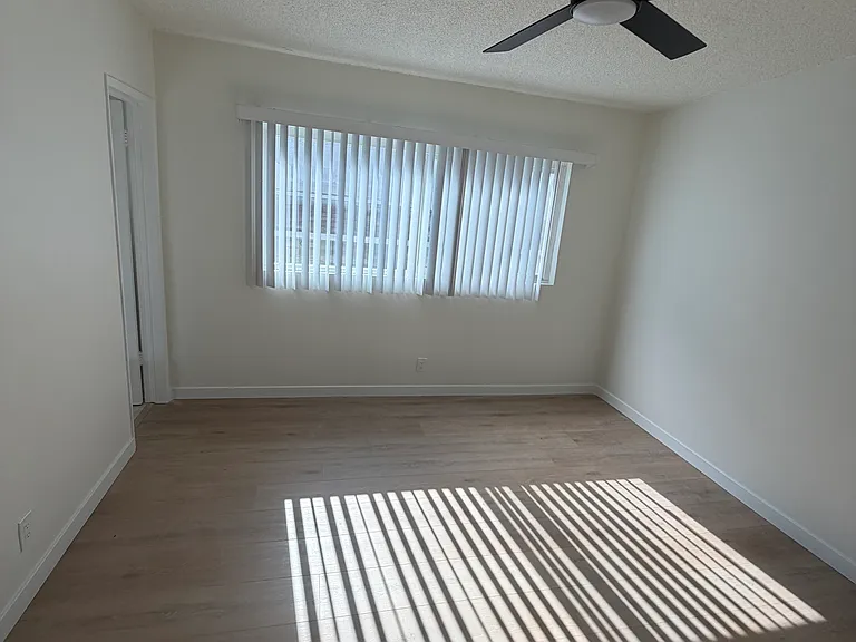 2733 Montrose Ave #7 — Photo 14