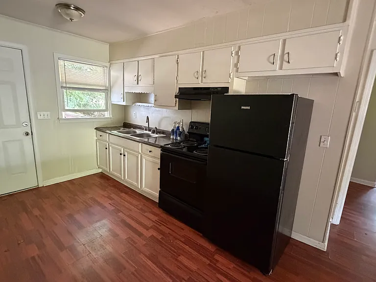 89 Sheila Ln — Photo 3