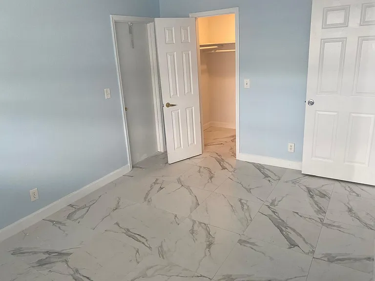 915 NE 8th St #206 — Photo 14