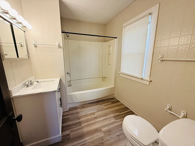 4123 Stickney Ave — Photo 5