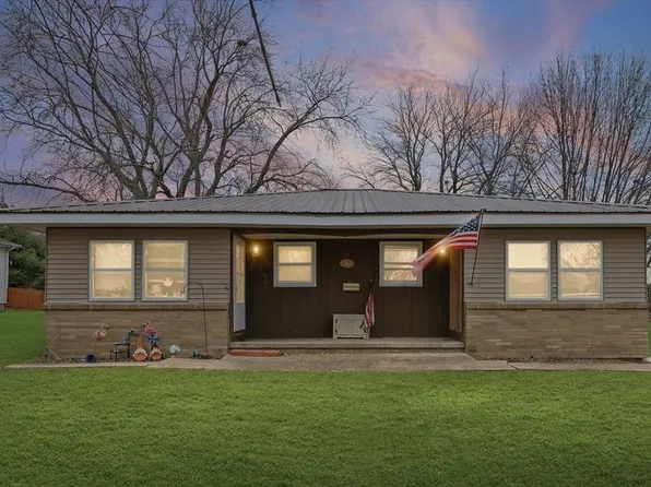 618 Meadow Lane St, Le Roy, IL 61752