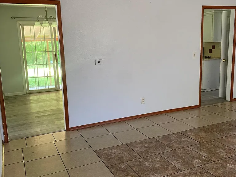 213 Sanders Ave — Photo 11