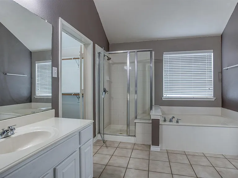 1627 Summerfield Dr — Photo 17
