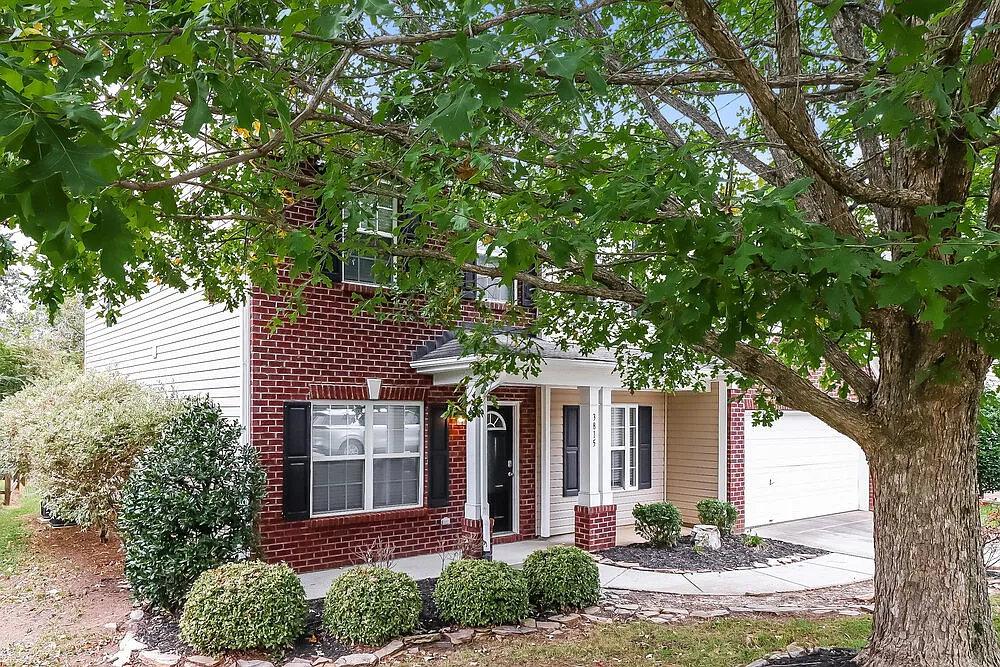 5 bed, 2.5 bath, 2575 sqft, $2,650 — Photo 4